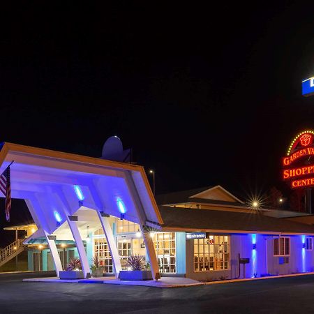 Rosewood Inn & Suites Роузберг Экстерьер фото
