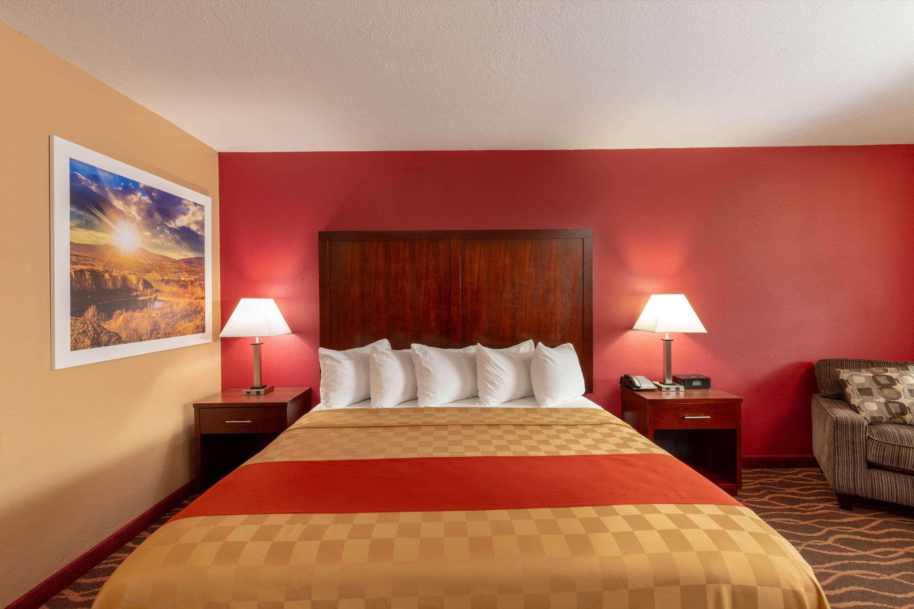 Rosewood Inn & Suites Роузберг Экстерьер фото