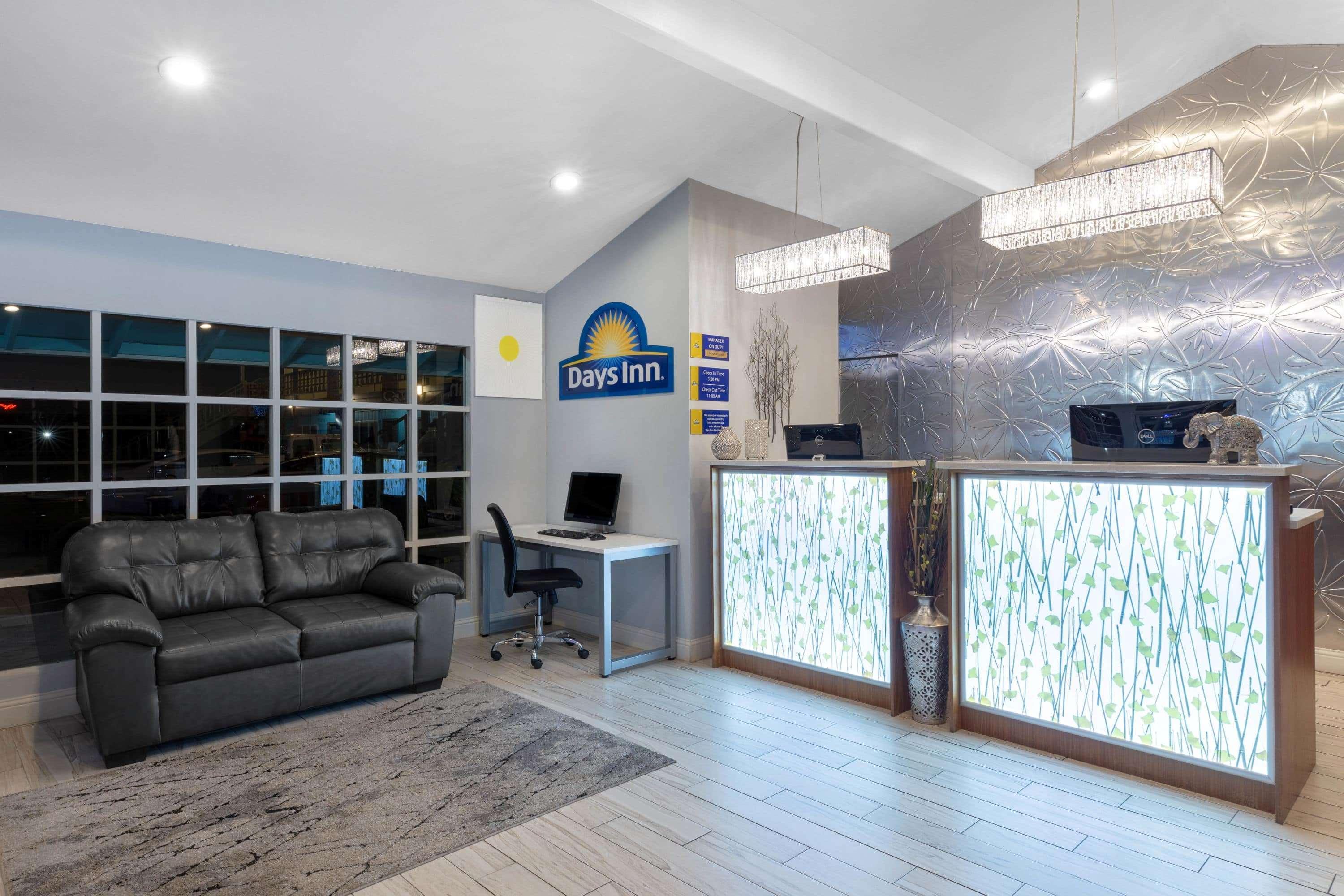 Rosewood Inn & Suites Роузберг Экстерьер фото