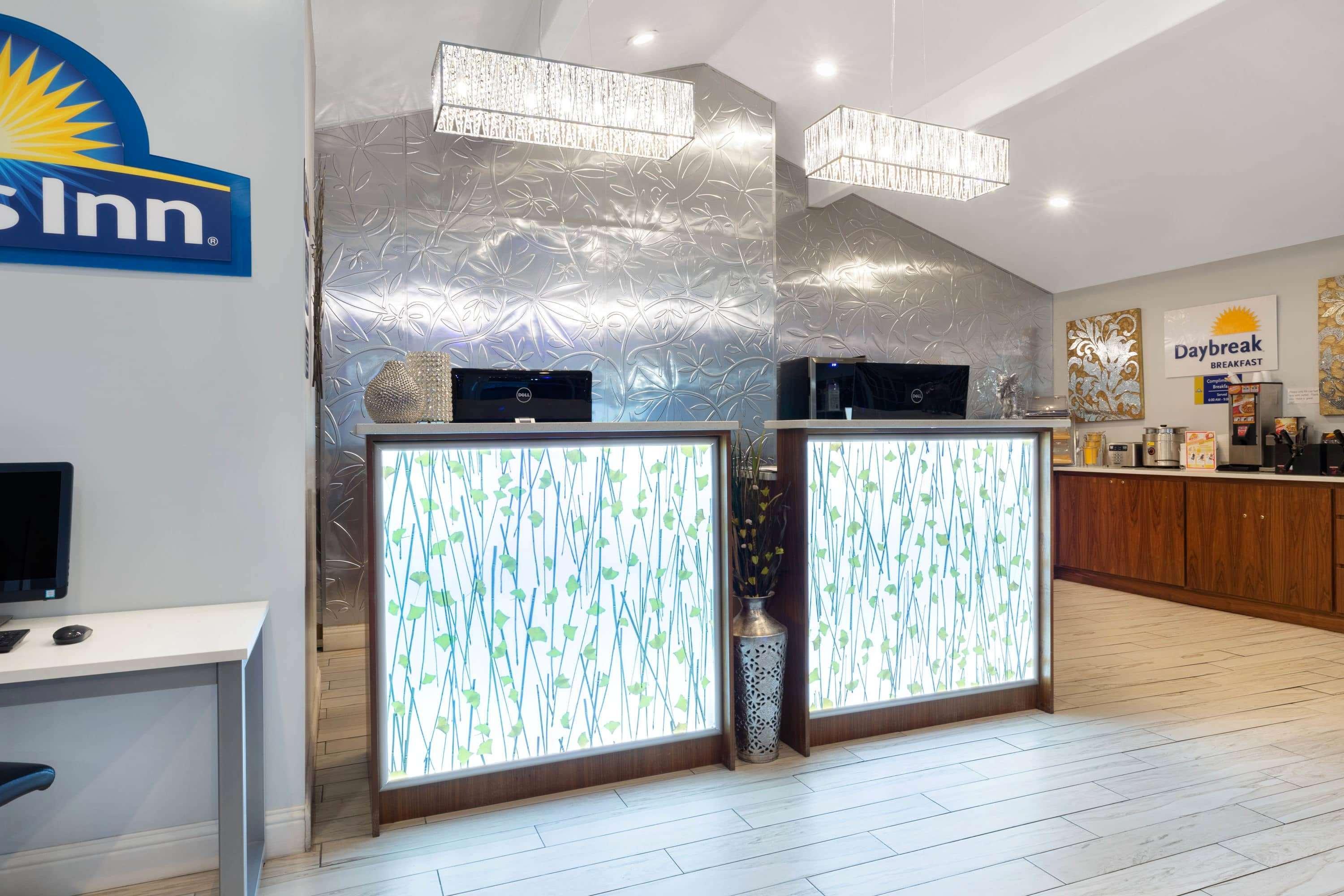 Rosewood Inn & Suites Роузберг Экстерьер фото