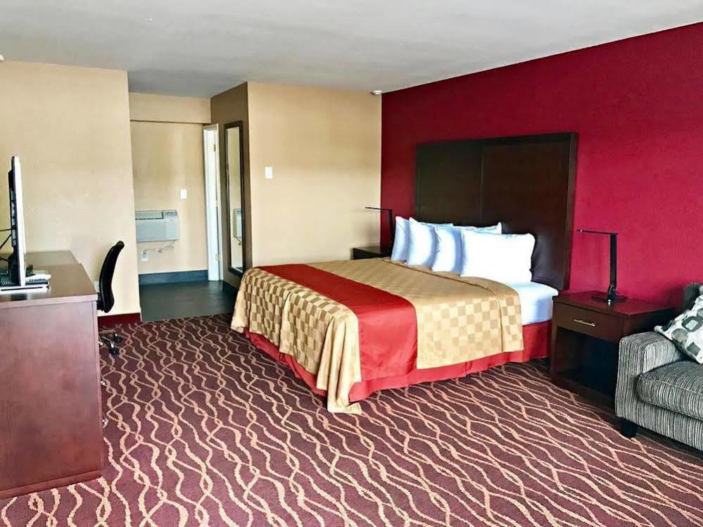 Rosewood Inn & Suites Роузберг Экстерьер фото