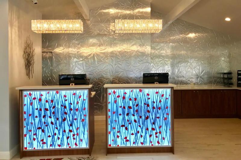 Rosewood Inn & Suites Роузберг Экстерьер фото