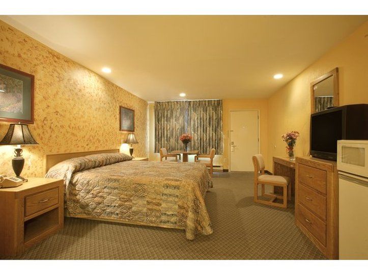 Rosewood Inn & Suites Роузберг Экстерьер фото